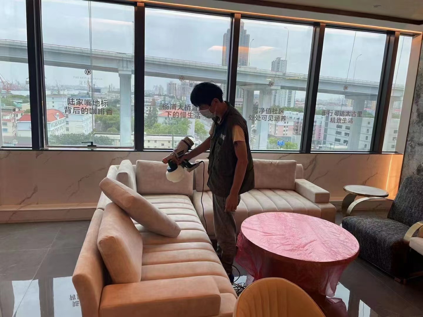 窗簾含有甲醛嘛？窗簾異味重是什么原因引起的