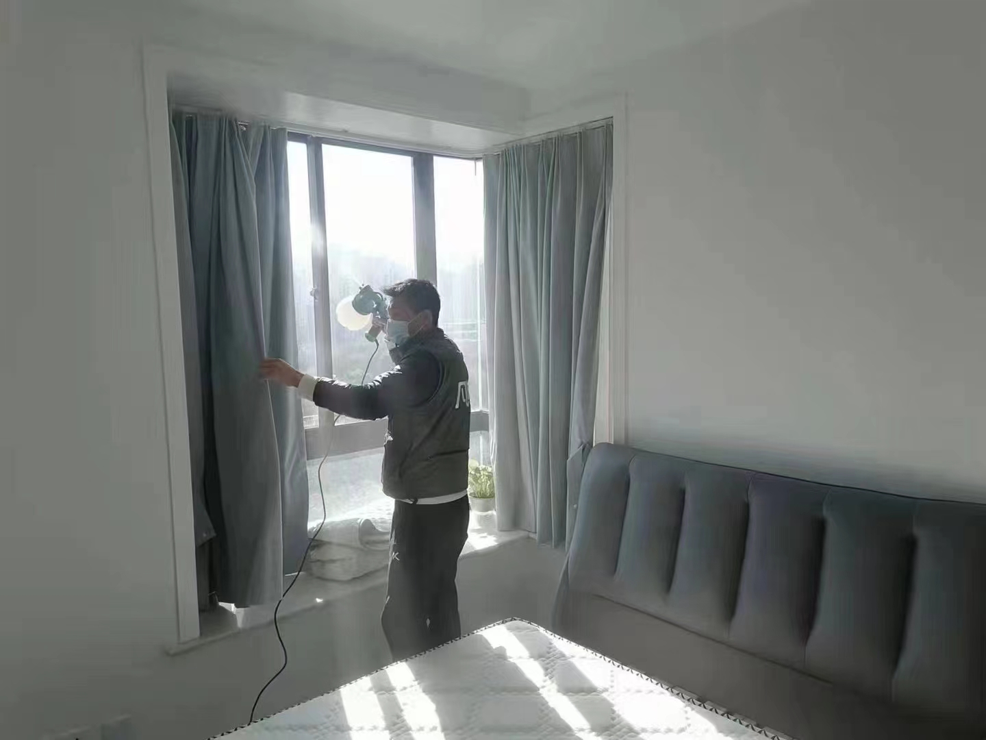 剛裝修好的餐館有異味怎么處理？是甲醛超標(biāo)了嘛